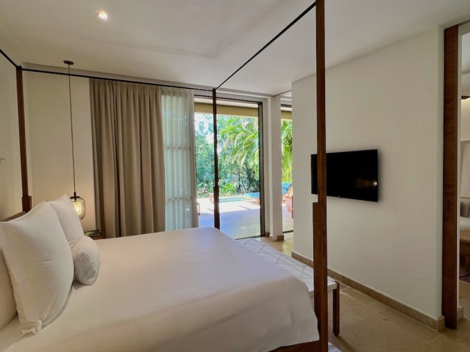 ROSEWOOD MAYAKOBA